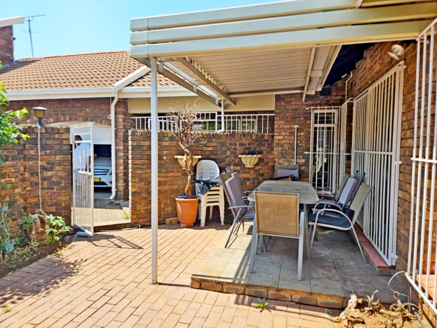 3 Bedroom Property for Sale in Birchleigh North Gauteng