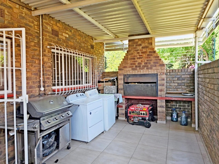 3 Bedroom Property for Sale in Birchleigh North Gauteng