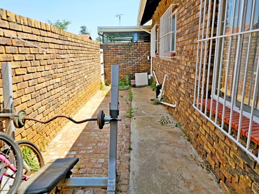 3 Bedroom Property for Sale in Birchleigh North Gauteng
