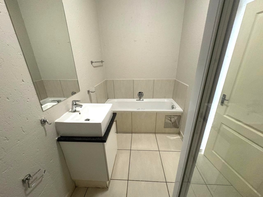 To Let 1 Bedroom Property for Rent in Florida Hills Gauteng