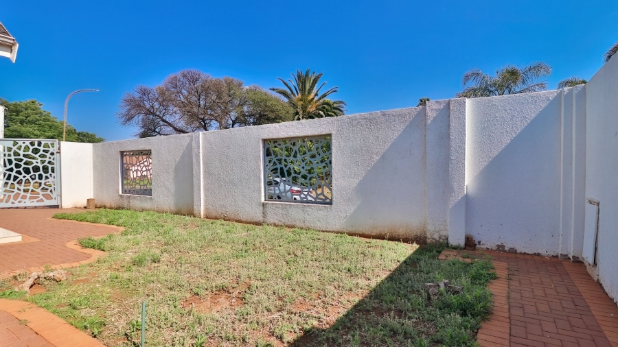 4 Bedroom Property for Sale in Lenasia South Gauteng