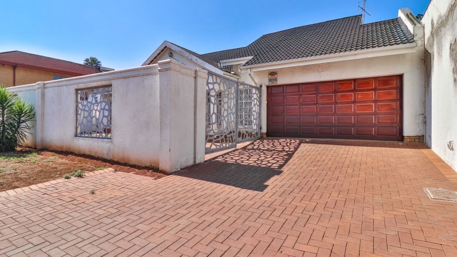 4 Bedroom Property for Sale in Lenasia South Gauteng