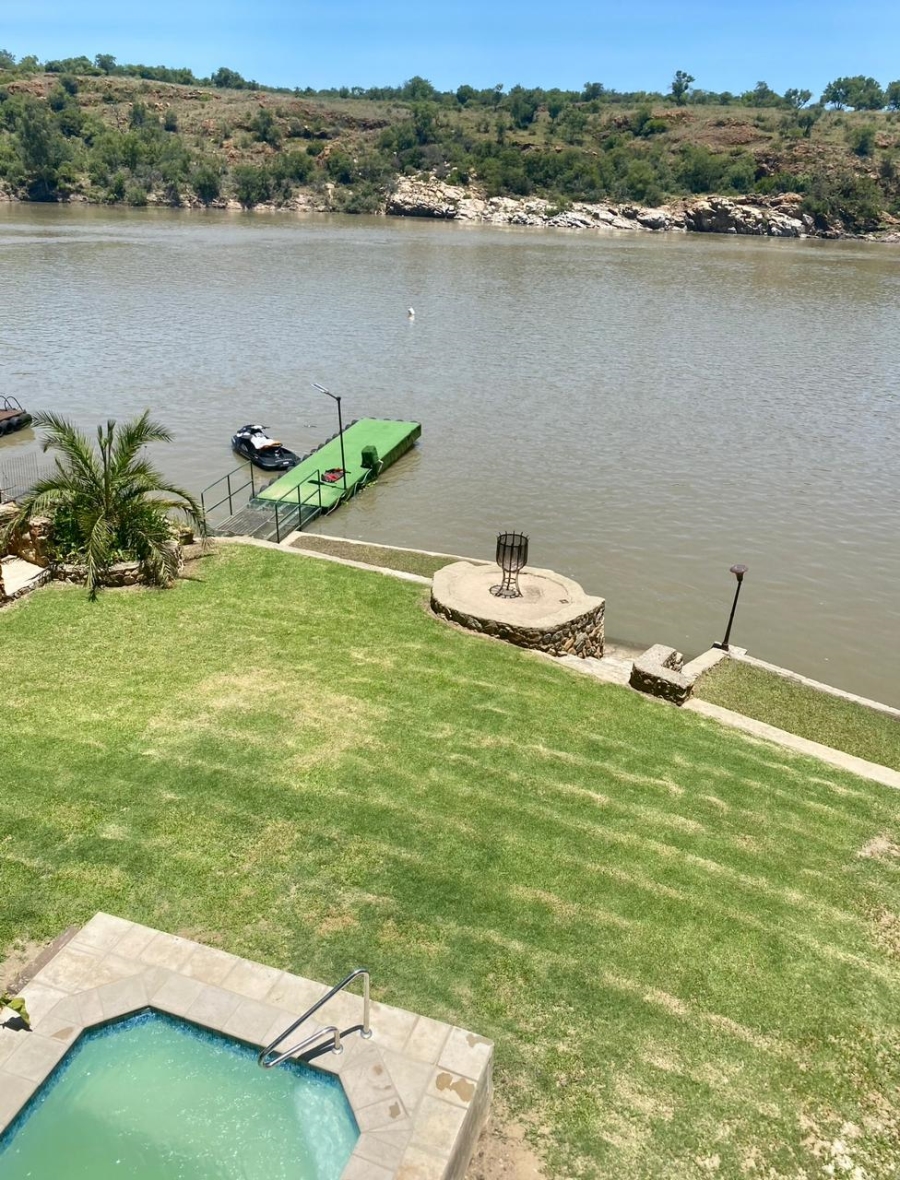 2 Bedroom Property for Sale in Vaaloewer Gauteng
