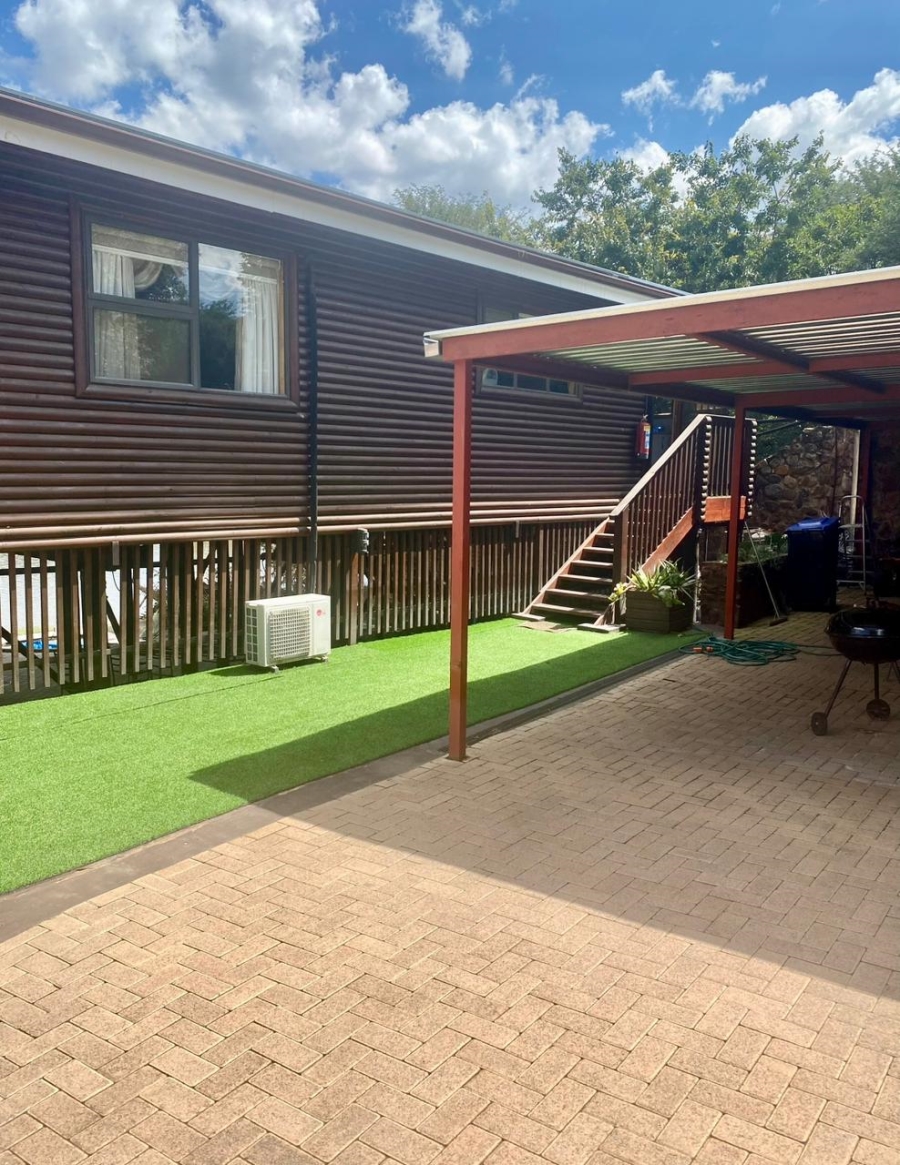 2 Bedroom Property for Sale in Vaaloewer Gauteng