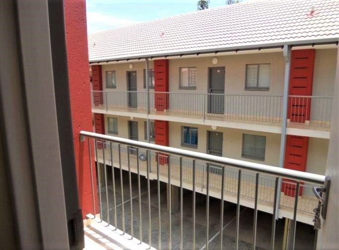 1 Bedroom Property for Sale in Rietfontein SH Gauteng