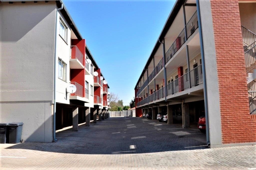 1 Bedroom Property for Sale in Rietfontein SH Gauteng
