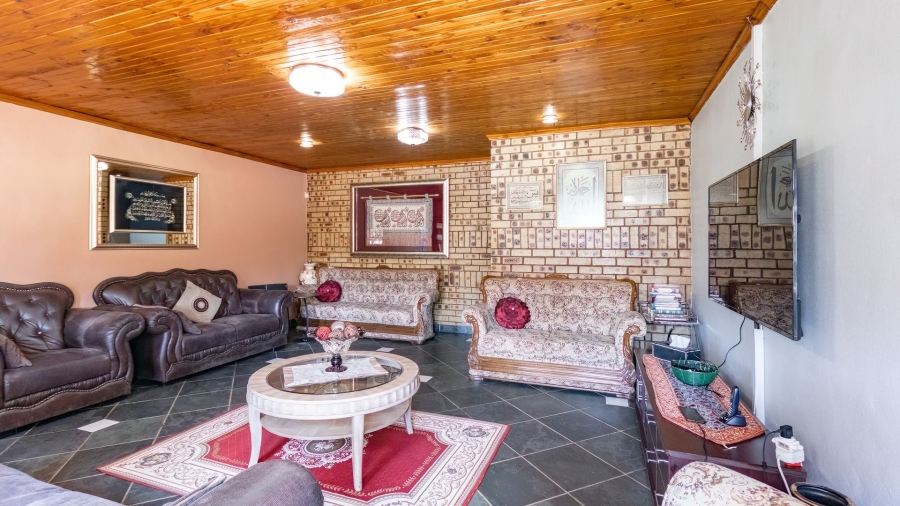 4 Bedroom Property for Sale in Lenasia South Gauteng