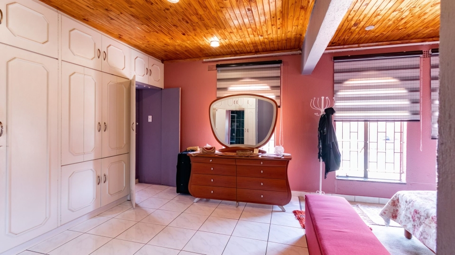 4 Bedroom Property for Sale in Lenasia South Gauteng