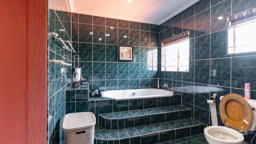 4 Bedroom Property for Sale in Lenasia South Gauteng