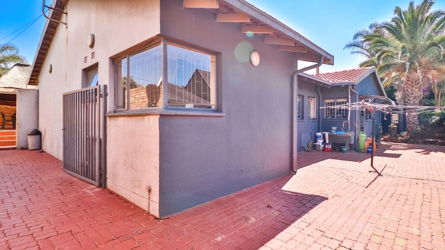 4 Bedroom Property for Sale in Lenasia South Gauteng
