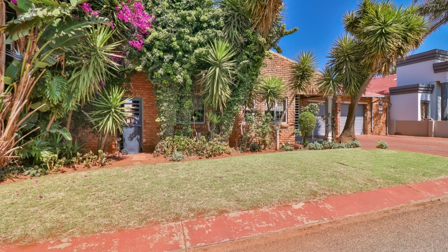 4 Bedroom Property for Sale in Lenasia South Gauteng