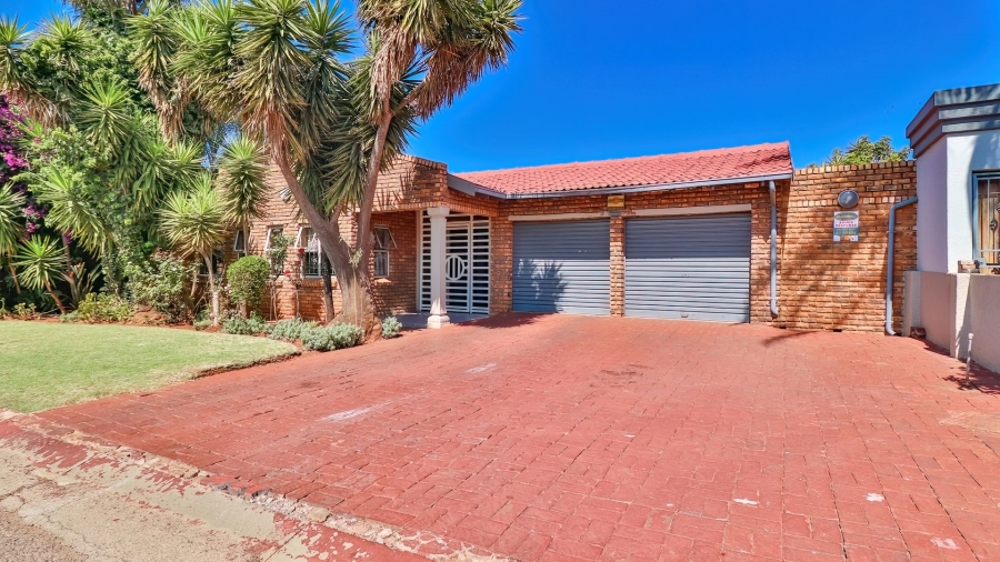 4 Bedroom Property for Sale in Lenasia South Gauteng