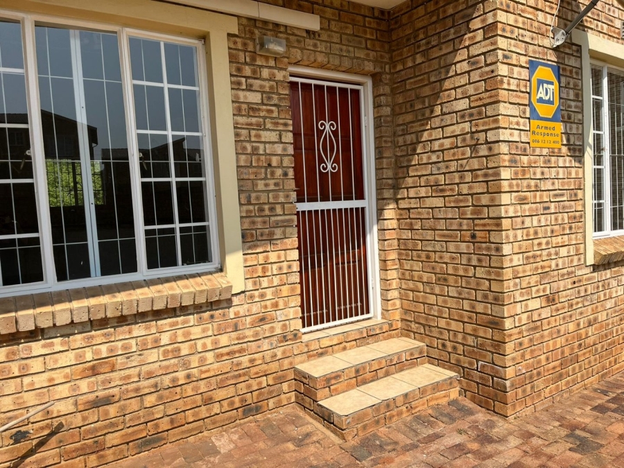 2 Bedroom Property for Sale in Strubensvallei Gauteng