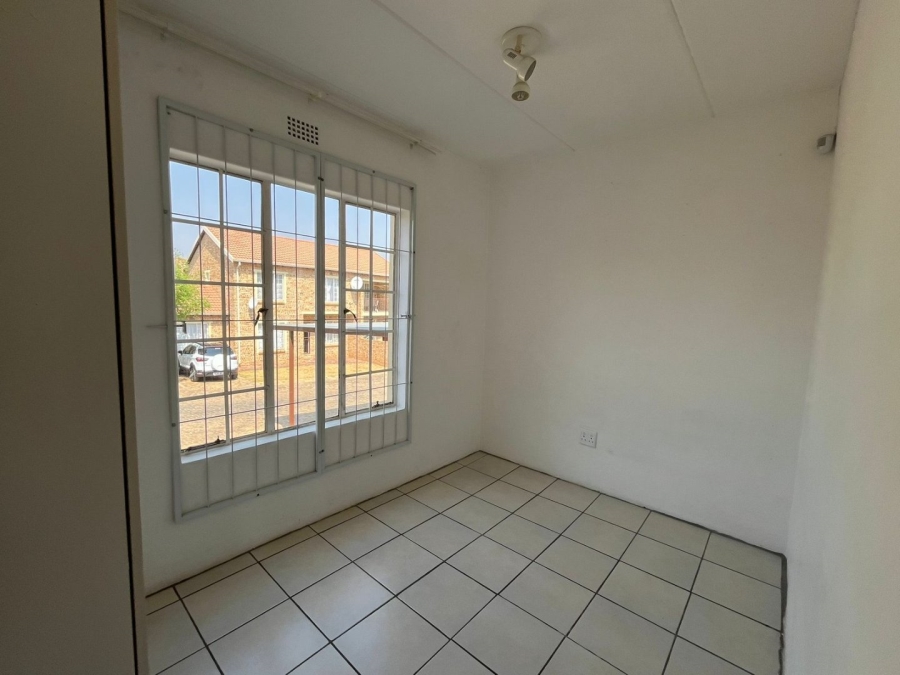 2 Bedroom Property for Sale in Strubensvallei Gauteng