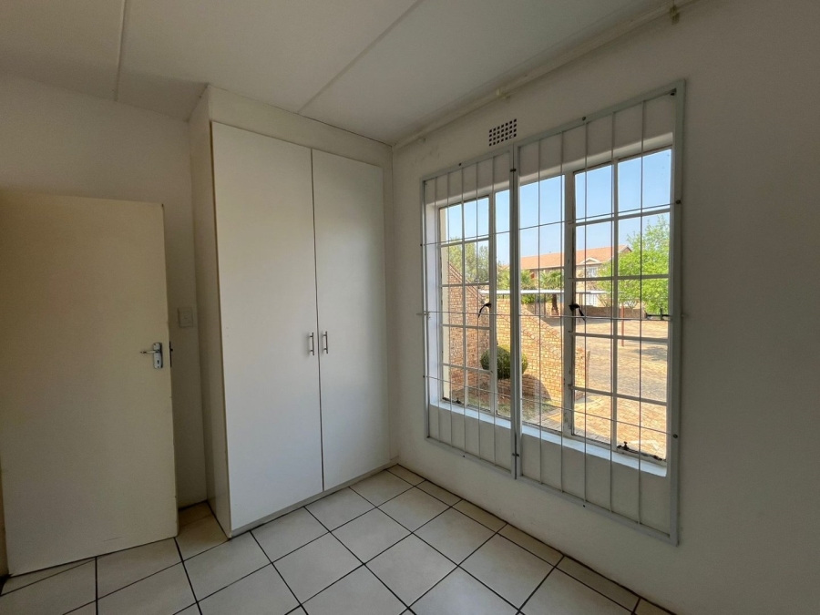 2 Bedroom Property for Sale in Strubensvallei Gauteng