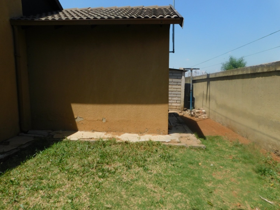 To Let 3 Bedroom Property for Rent in Daveyton Gauteng