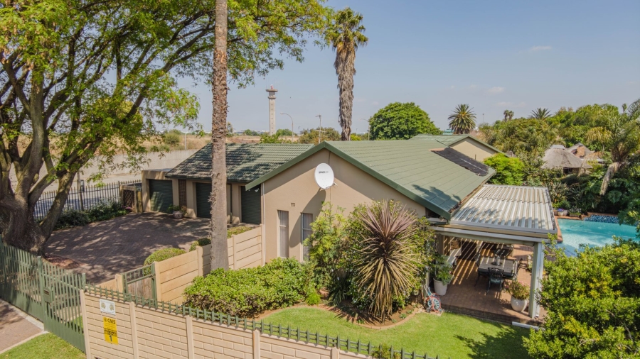 3 Bedroom Property for Sale in Bonaero Park Gauteng