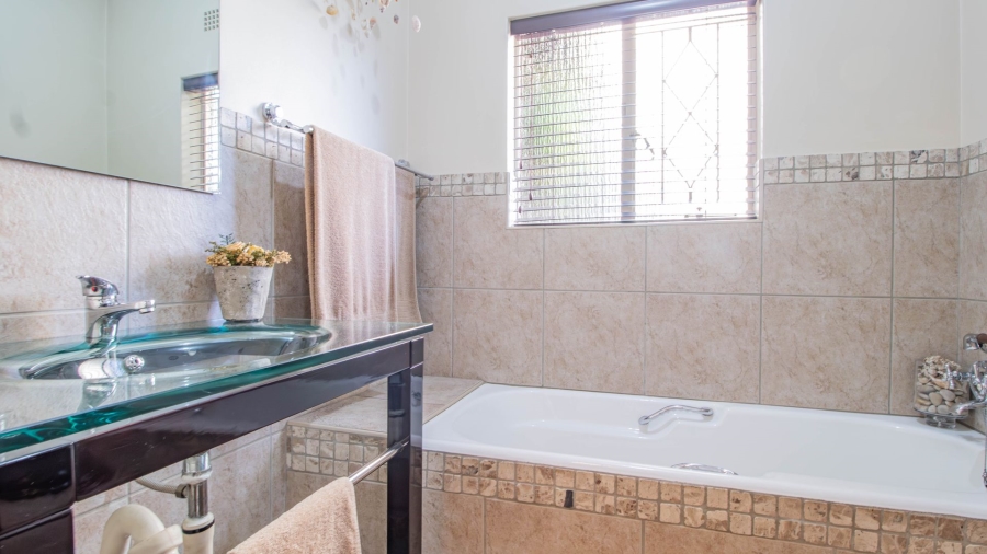 3 Bedroom Property for Sale in Bonaero Park Gauteng