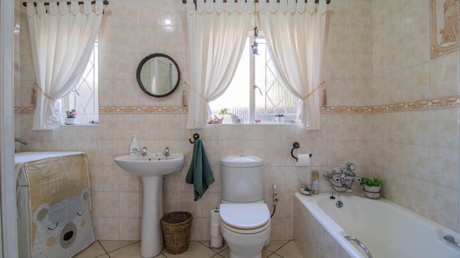 3 Bedroom Property for Sale in Bonaero Park Gauteng
