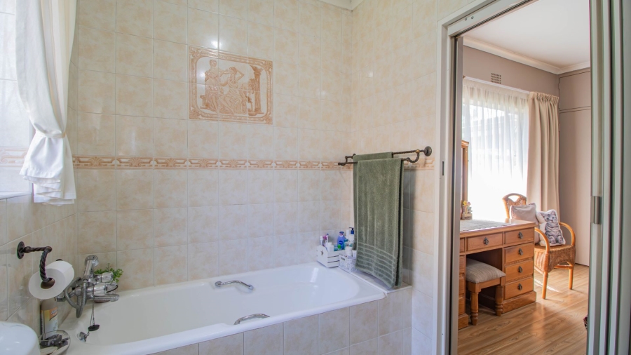 3 Bedroom Property for Sale in Bonaero Park Gauteng