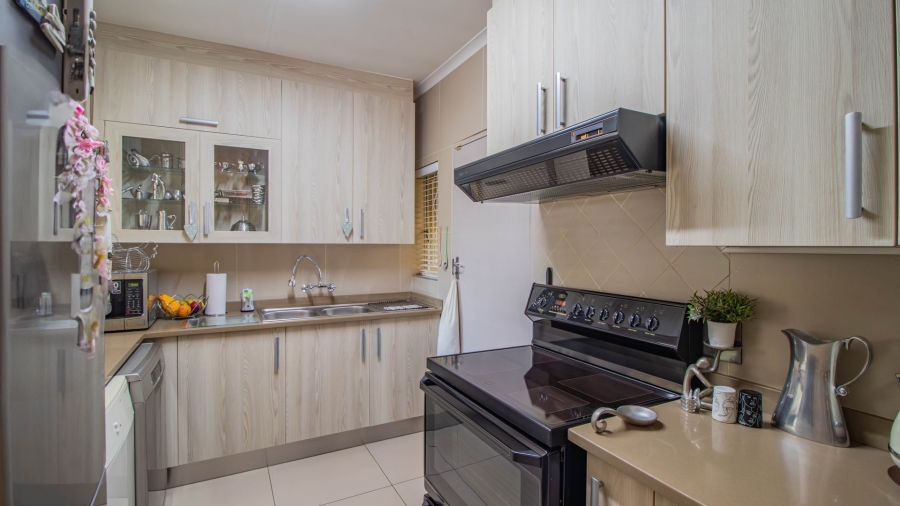 3 Bedroom Property for Sale in Bonaero Park Gauteng