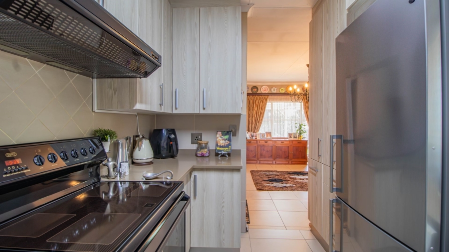 3 Bedroom Property for Sale in Bonaero Park Gauteng