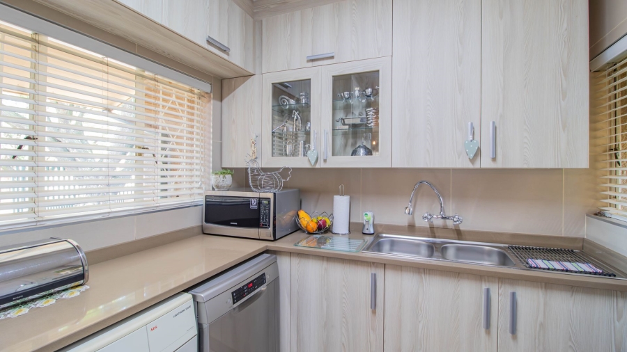 3 Bedroom Property for Sale in Bonaero Park Gauteng