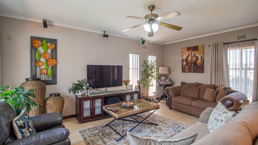 3 Bedroom Property for Sale in Bonaero Park Gauteng