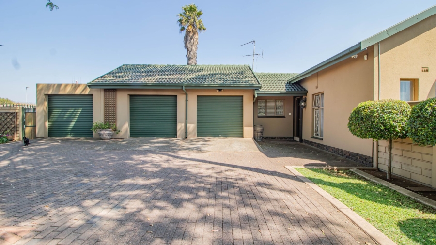 3 Bedroom Property for Sale in Bonaero Park Gauteng