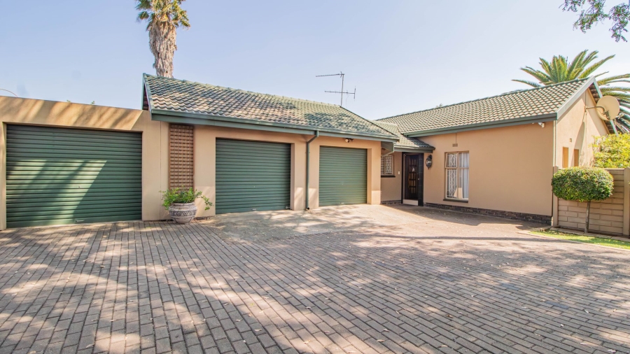 3 Bedroom Property for Sale in Bonaero Park Gauteng