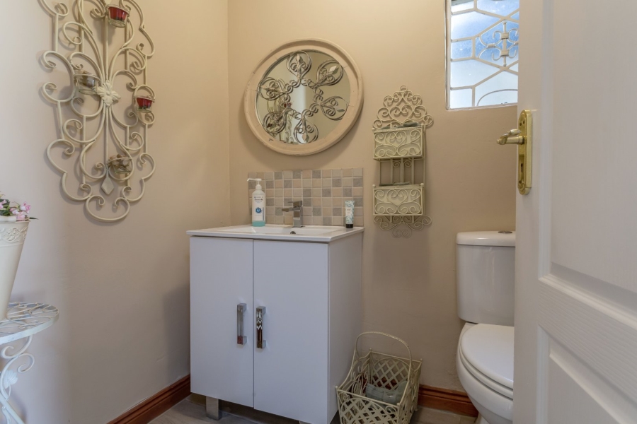 5 Bedroom Property for Sale in Radiokop Gauteng