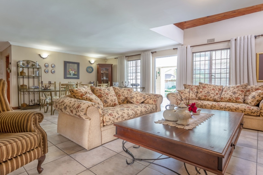 5 Bedroom Property for Sale in Radiokop Gauteng
