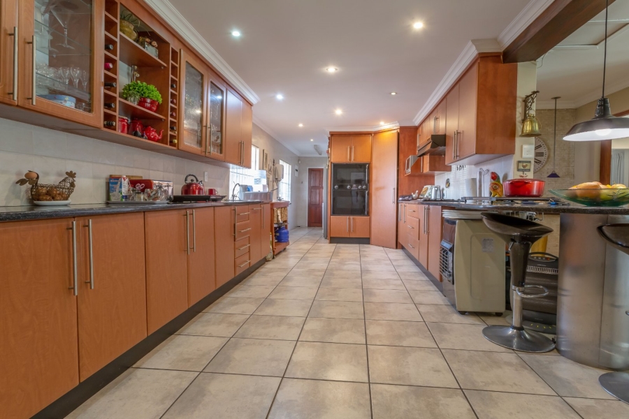 5 Bedroom Property for Sale in Radiokop Gauteng