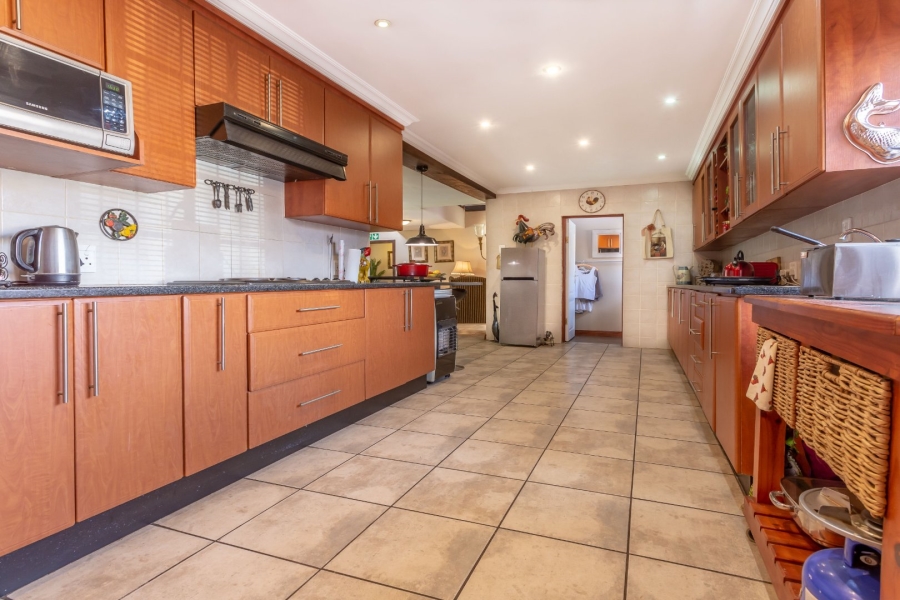 5 Bedroom Property for Sale in Radiokop Gauteng