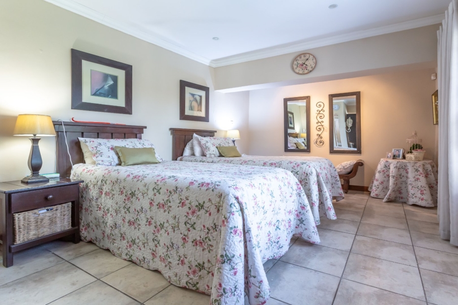 5 Bedroom Property for Sale in Radiokop Gauteng