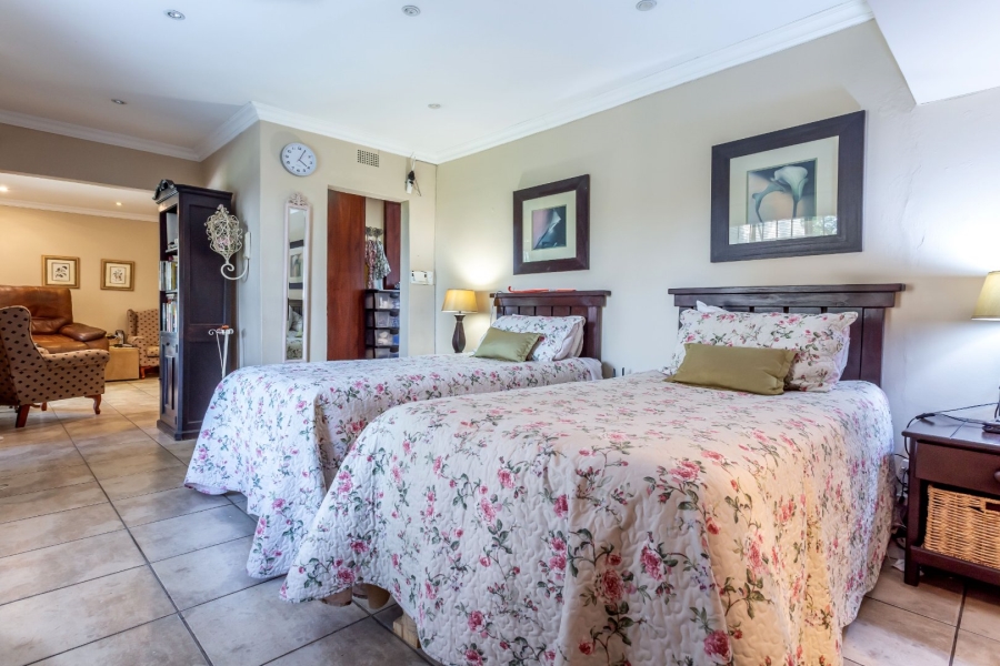 5 Bedroom Property for Sale in Radiokop Gauteng
