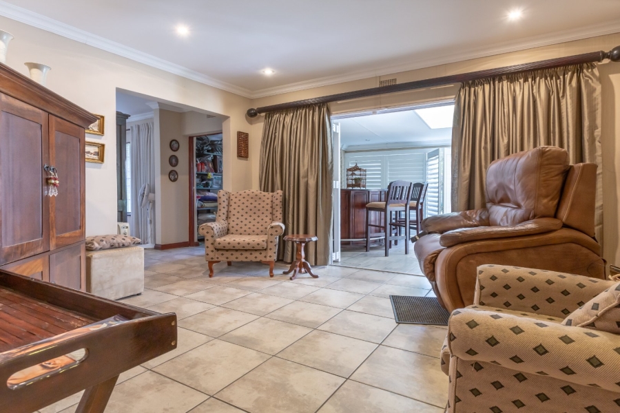 5 Bedroom Property for Sale in Radiokop Gauteng