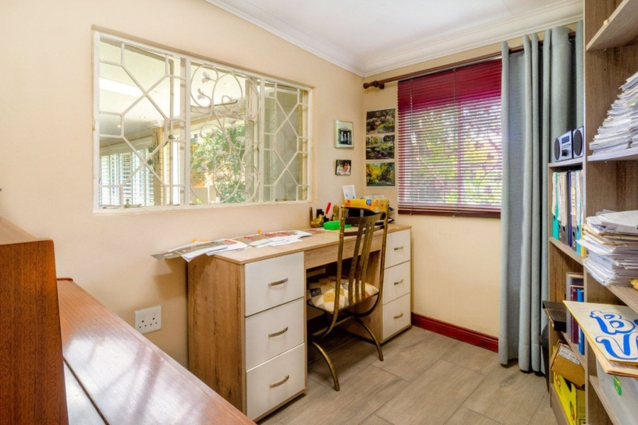 5 Bedroom Property for Sale in Radiokop Gauteng