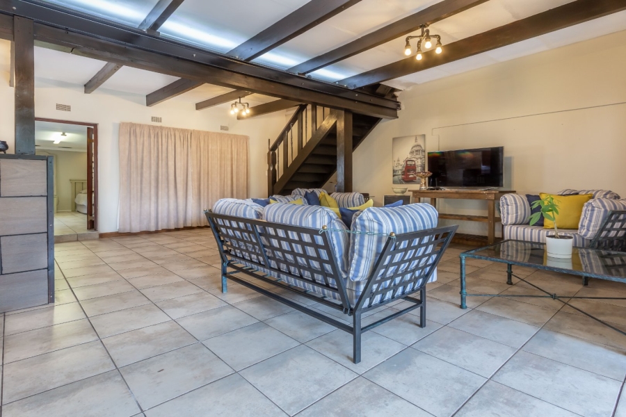5 Bedroom Property for Sale in Radiokop Gauteng