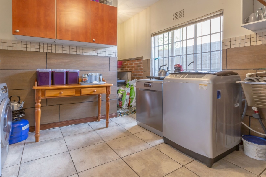 5 Bedroom Property for Sale in Radiokop Gauteng