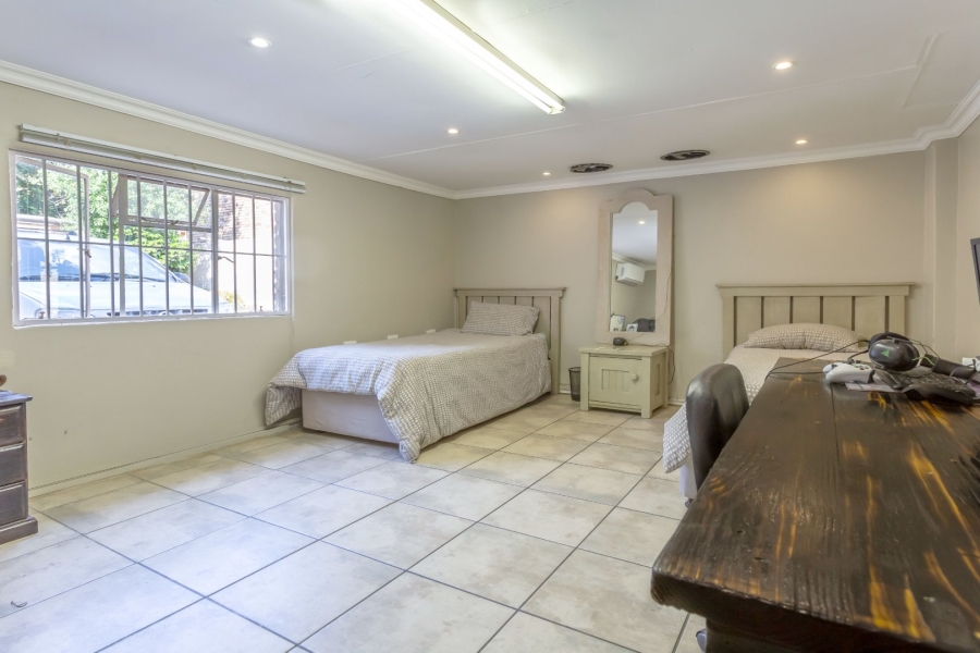 5 Bedroom Property for Sale in Radiokop Gauteng