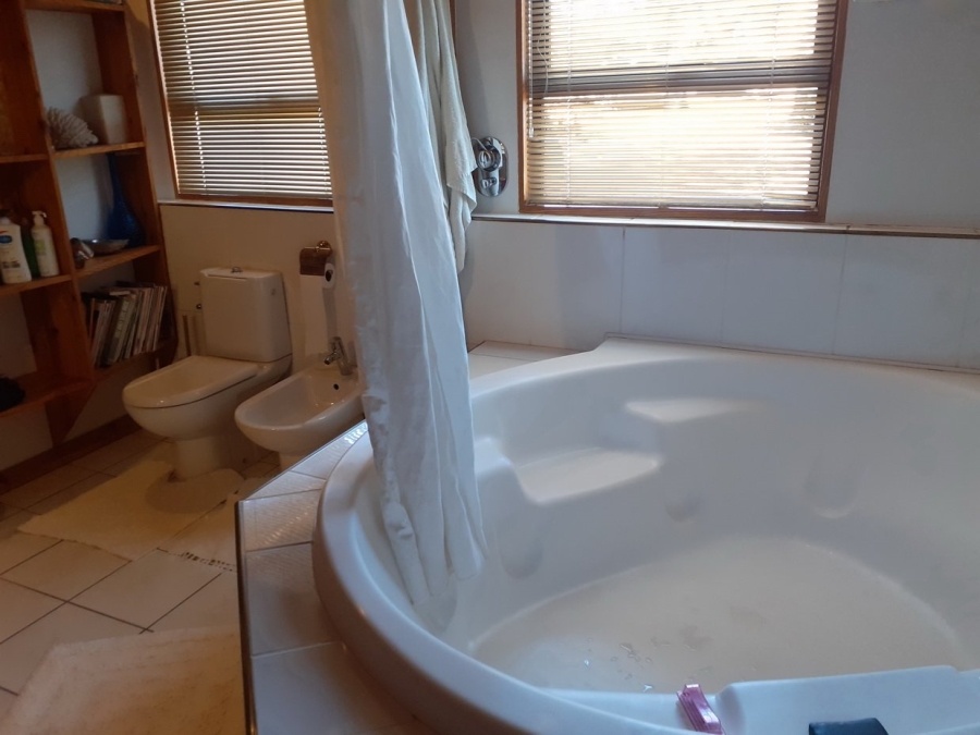 9 Bedroom Property for Sale in Roodekrans Gauteng
