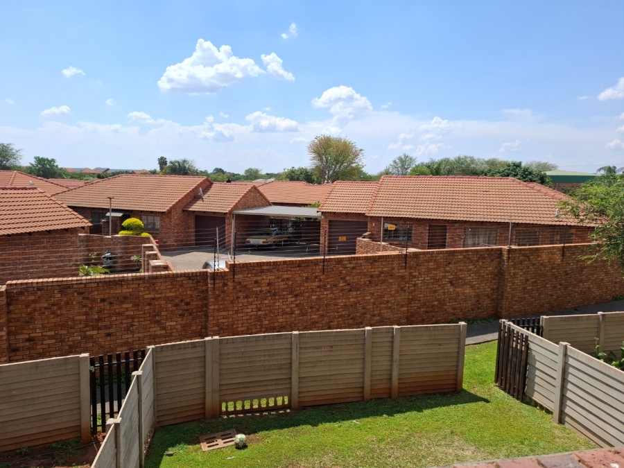 2 Bedroom Property for Sale in Montana Tuine Gauteng