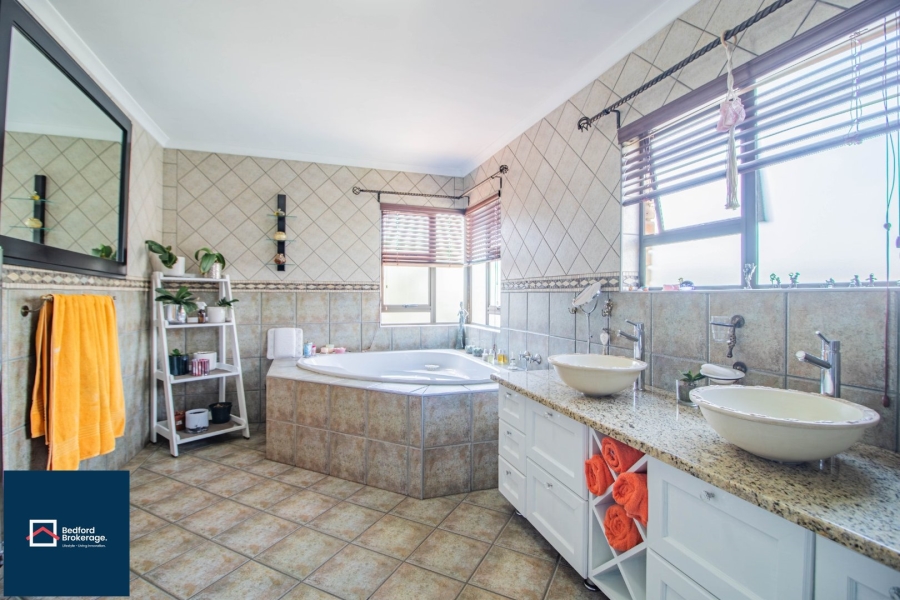 5 Bedroom Property for Sale in Thornhill Estate Gauteng