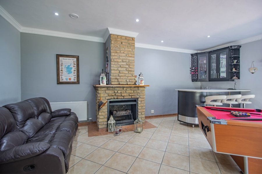 5 Bedroom Property for Sale in Thornhill Estate Gauteng