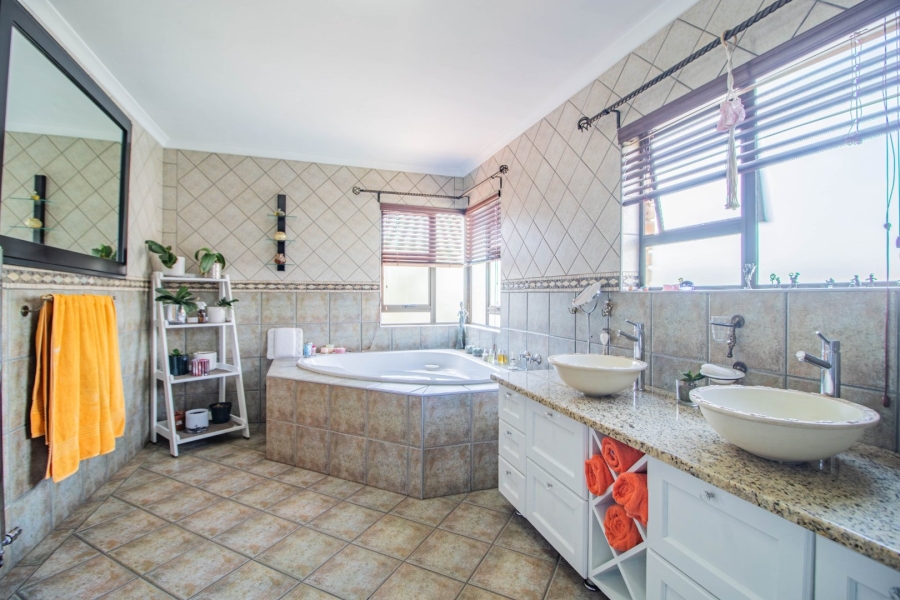 5 Bedroom Property for Sale in Thornhill Estate Gauteng