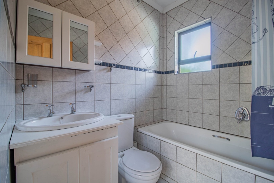 5 Bedroom Property for Sale in Thornhill Estate Gauteng