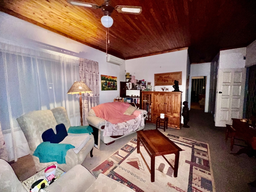 5 Bedroom Property for Sale in Elardus Park Gauteng