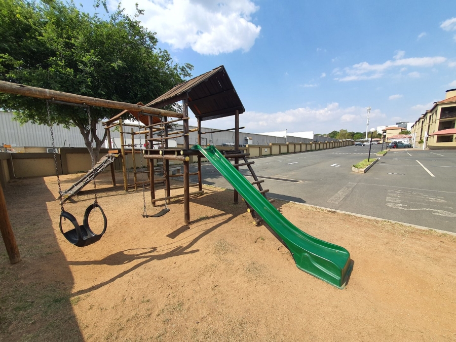 2 Bedroom Property for Sale in Lonehill Gauteng
