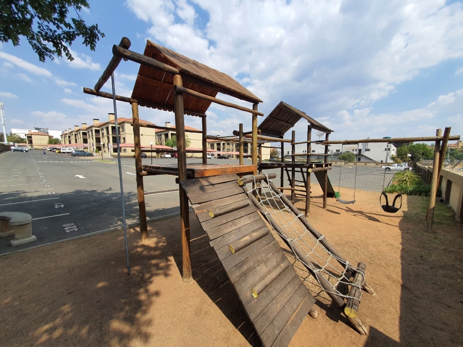 2 Bedroom Property for Sale in Lonehill Gauteng